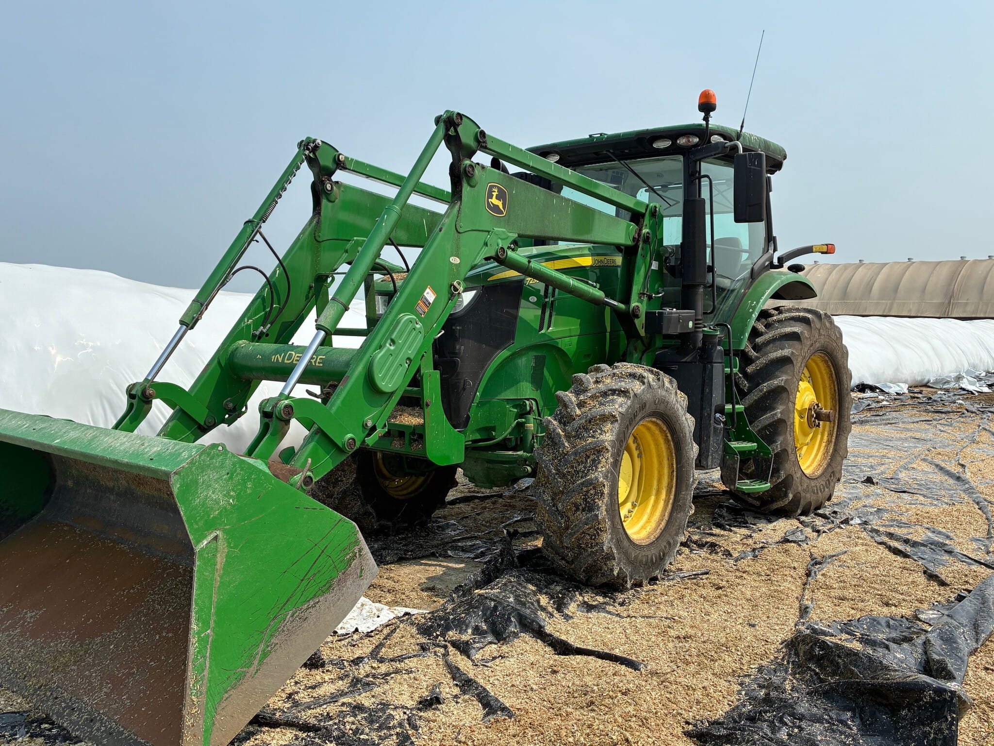 2017 John Deere 7230R Image