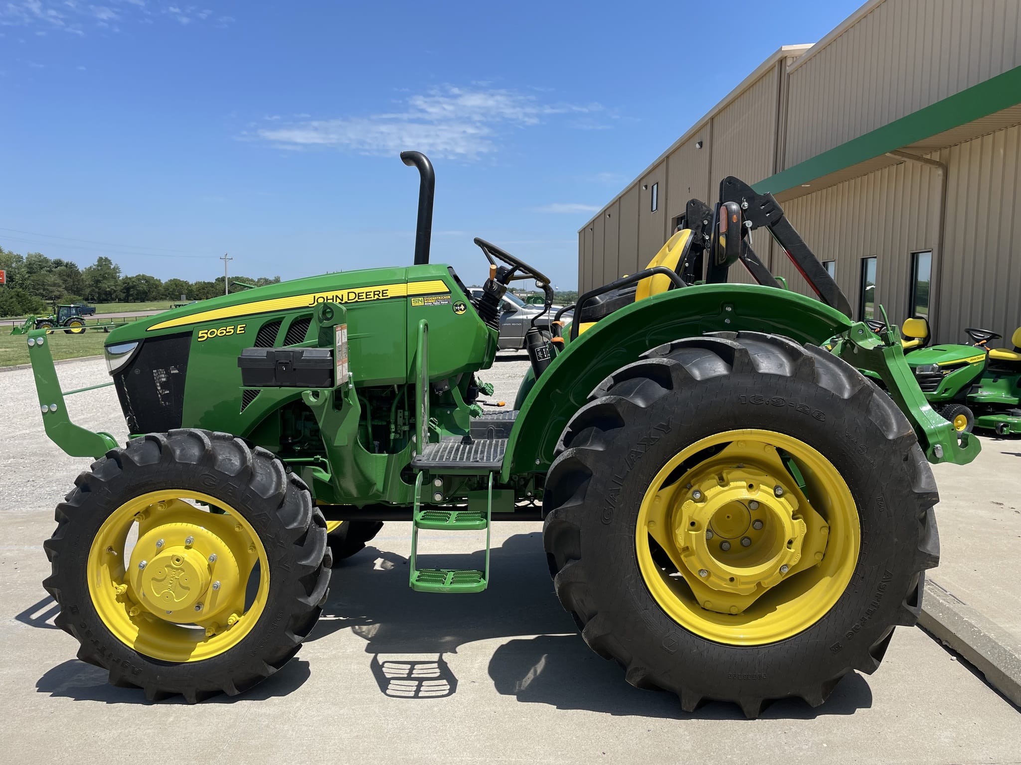 2022 John Deere 5065E Image