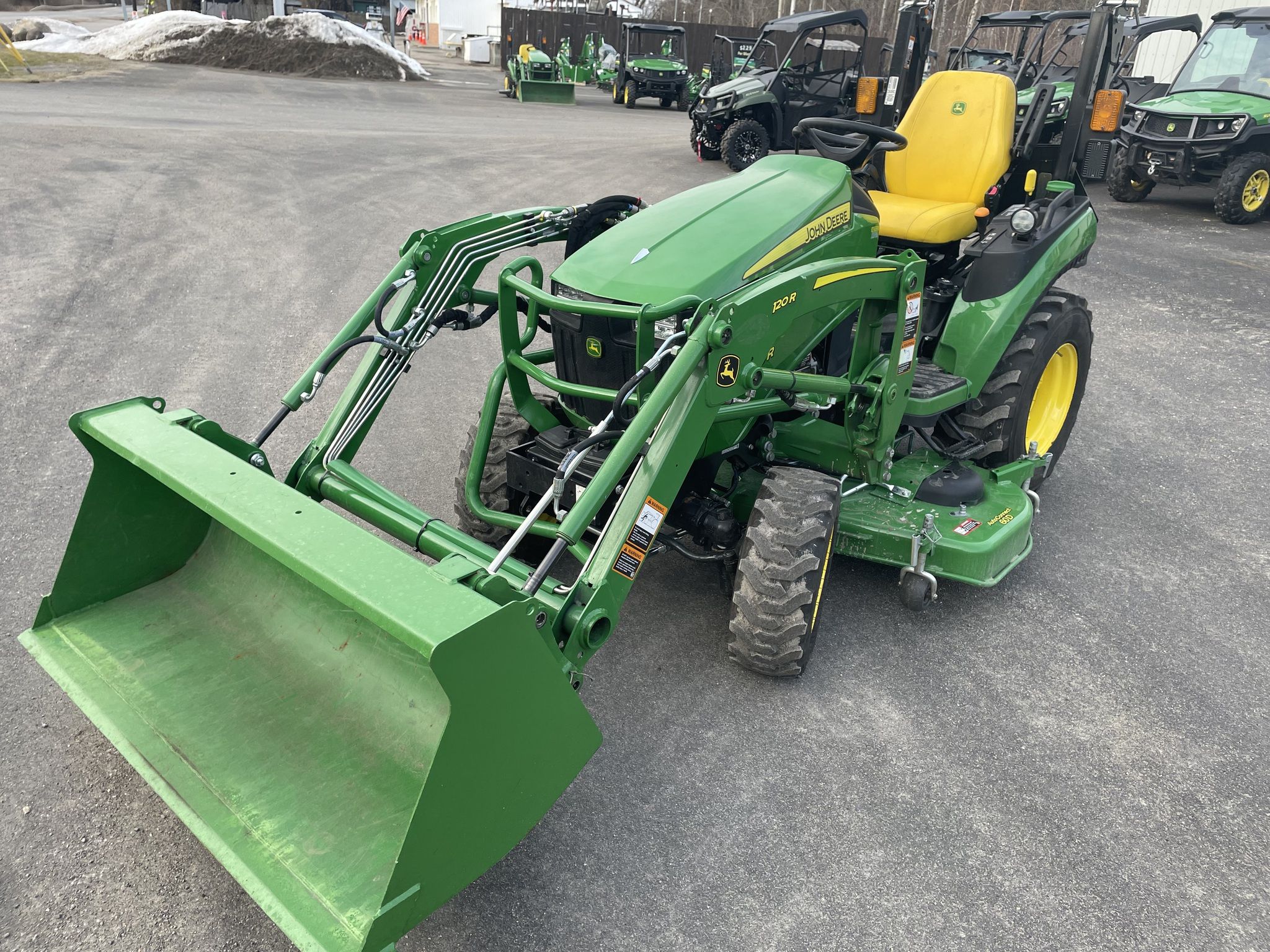 2022 John Deere 2025R Image