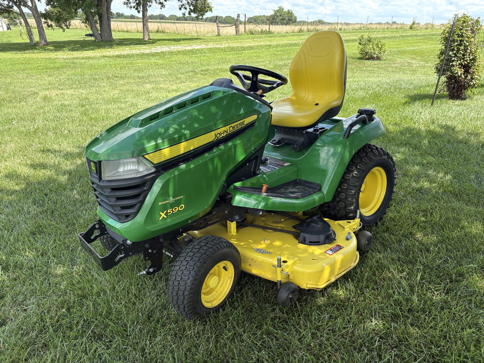 2019 John Deere X590 Image