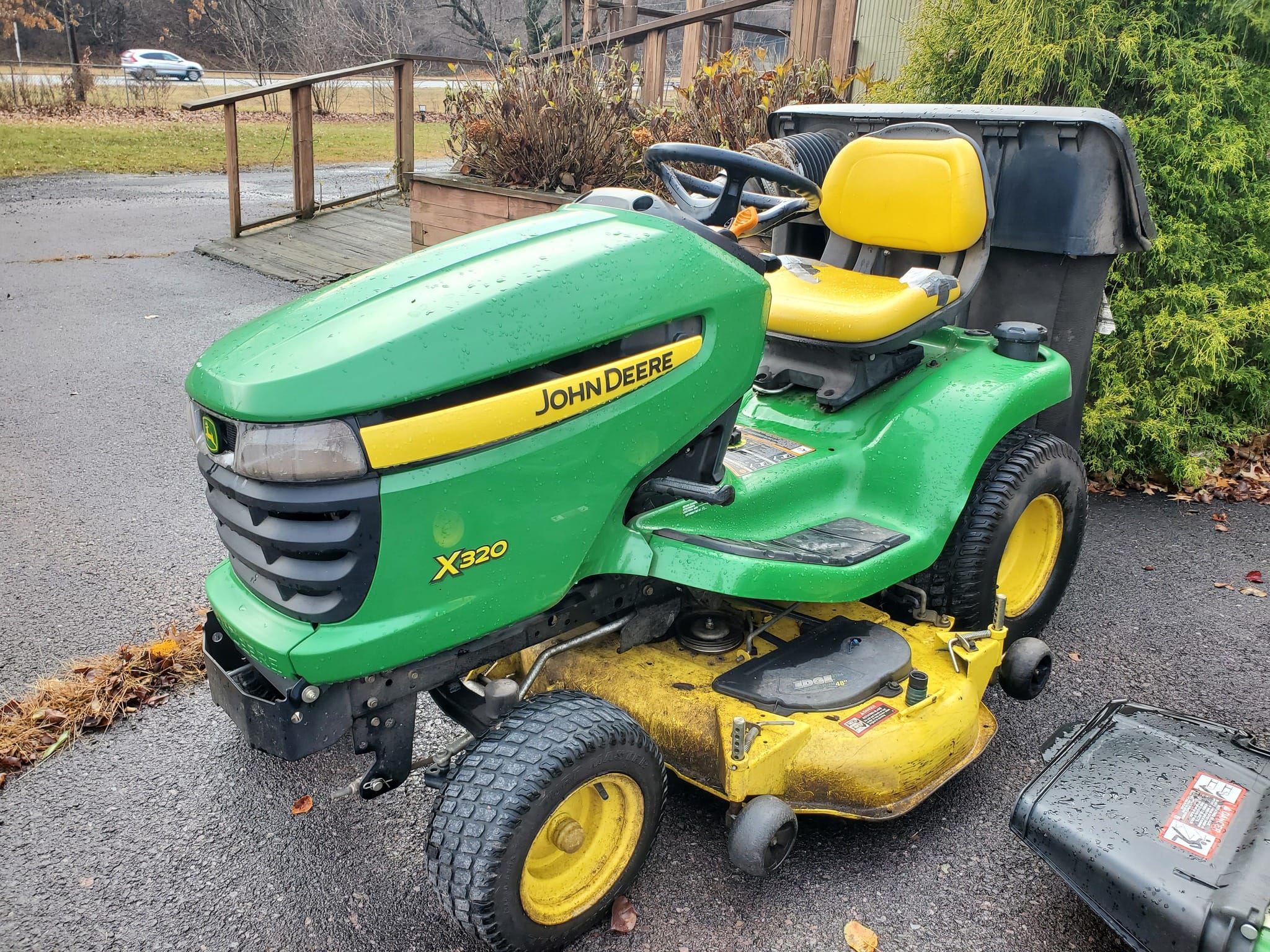 2011 John Deere X320 Image