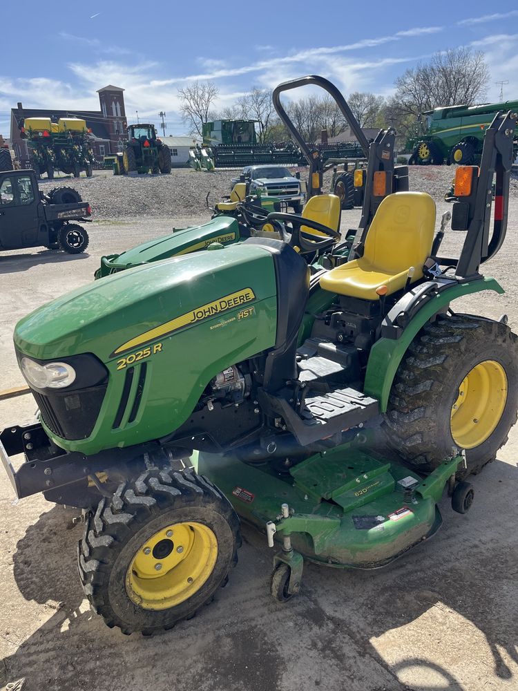 2015 John Deere 2025R Image