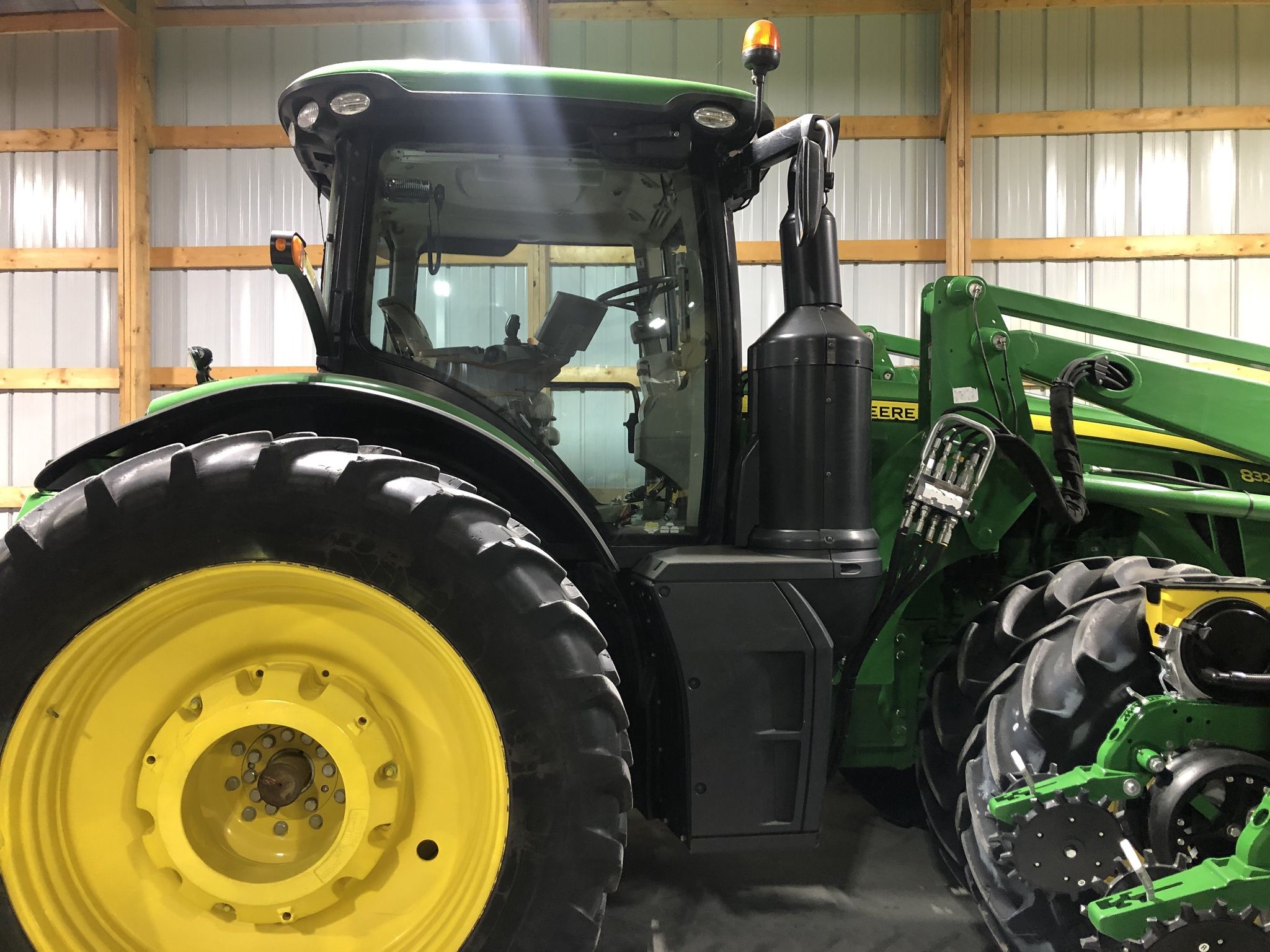 2016 John Deere 8320R Image
