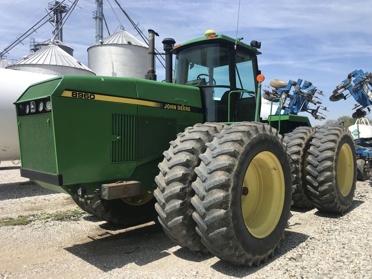 1992 John Deere 8960 Image