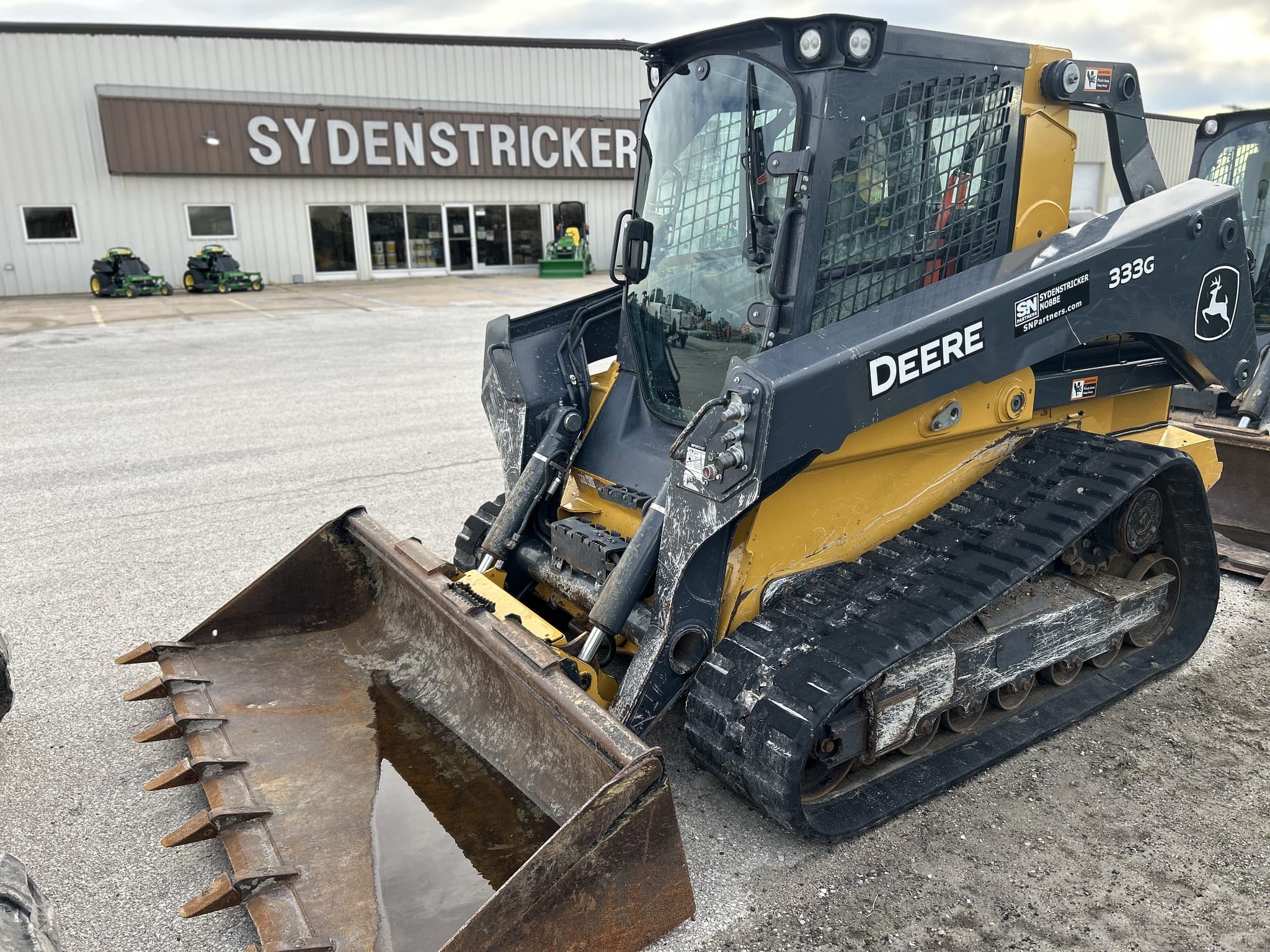 2022 John Deere 333G Image