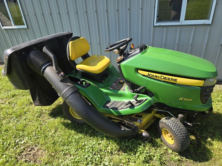 2008 John Deere X300 Image