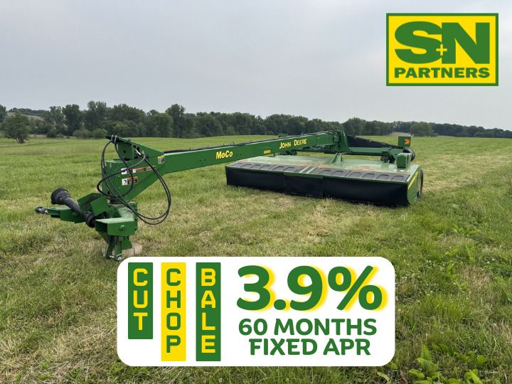 2015 John Deere 956 Image
