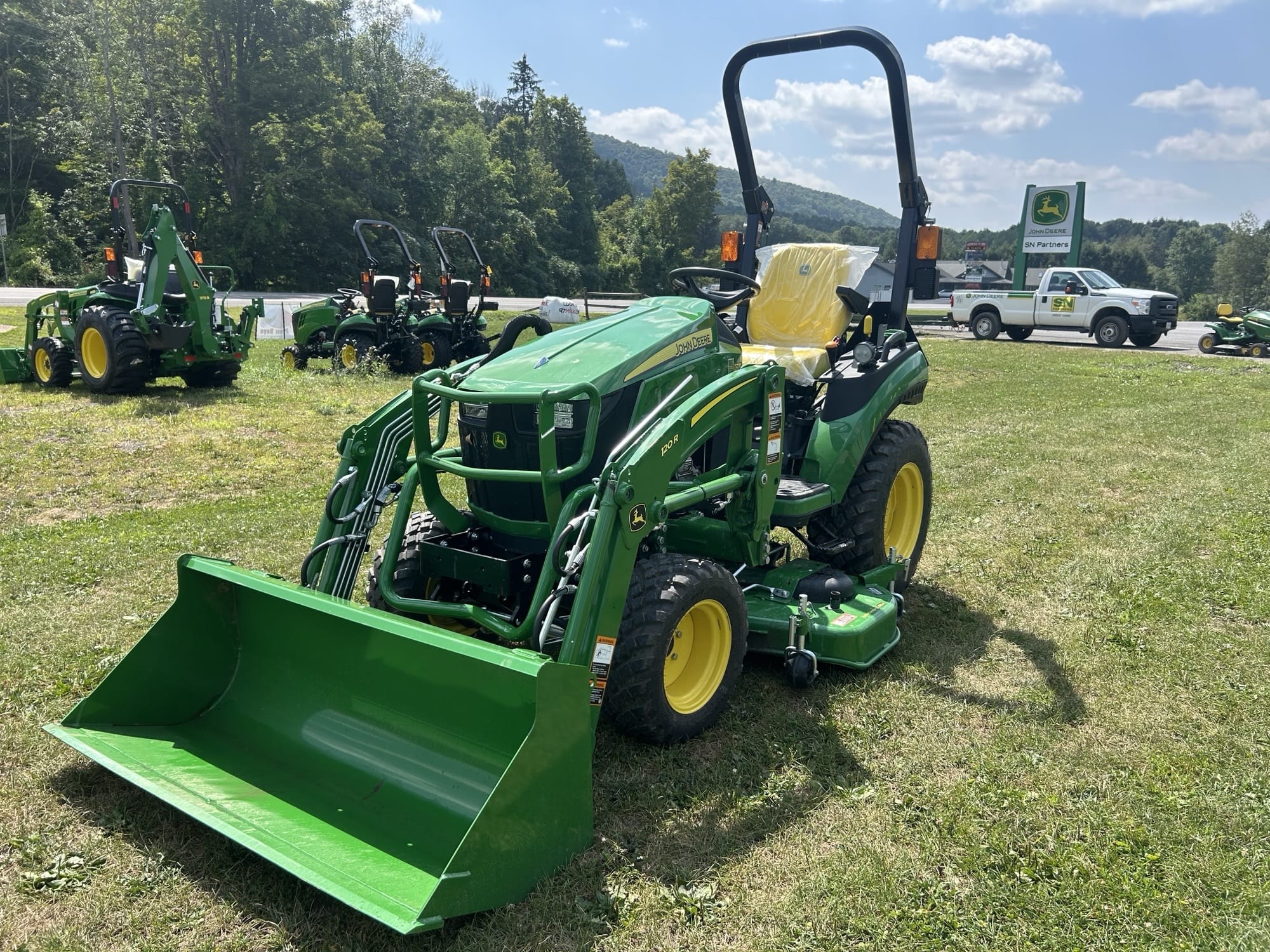 2025 John Deere 2025R Image