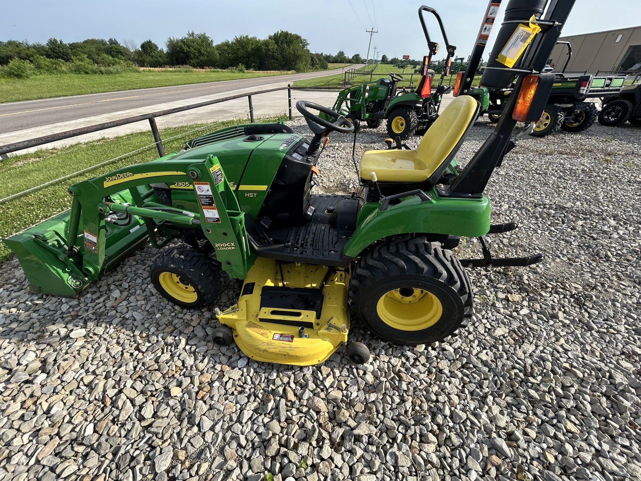 2010 John Deere 2305 Image