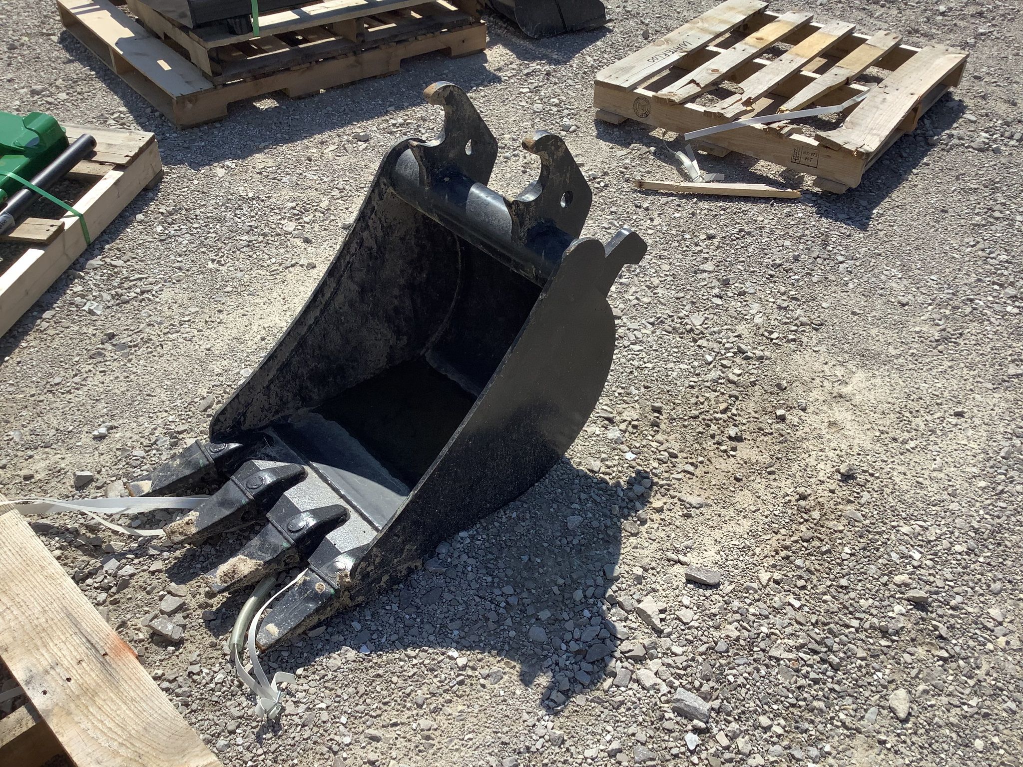 2024 John Deere 18″ BUCKET Image