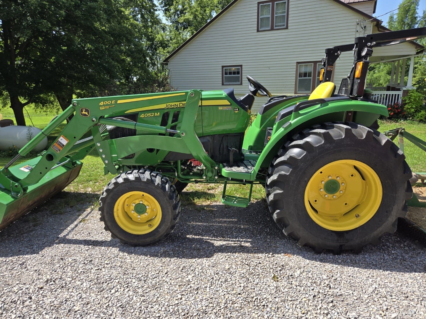 2022 John Deere 4052M Image
