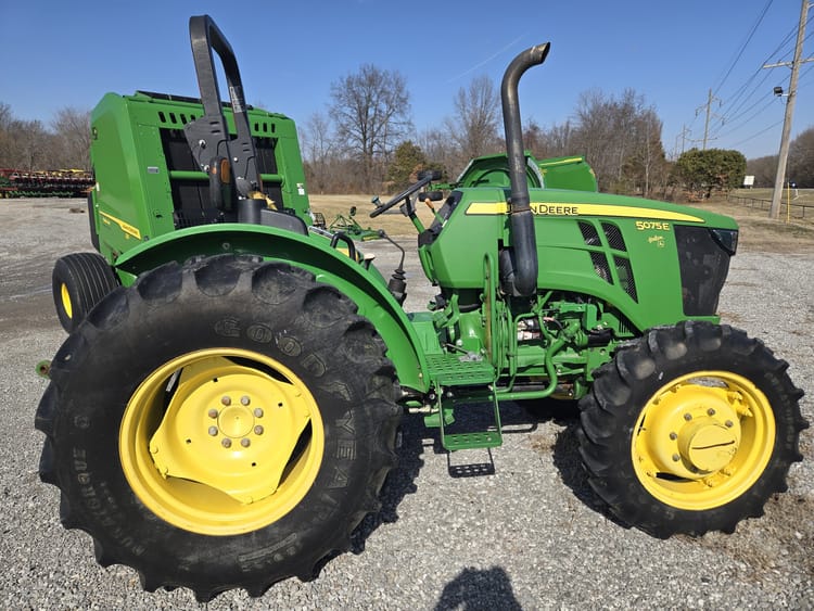 2017 John Deere 5075E Image