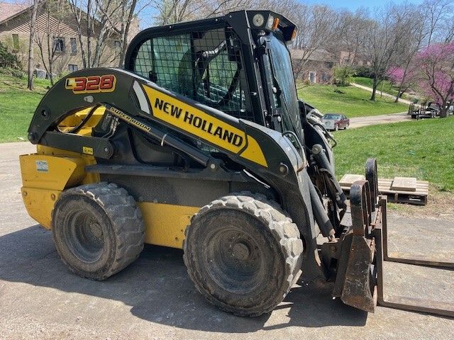 2021 New Holland L328 Image
