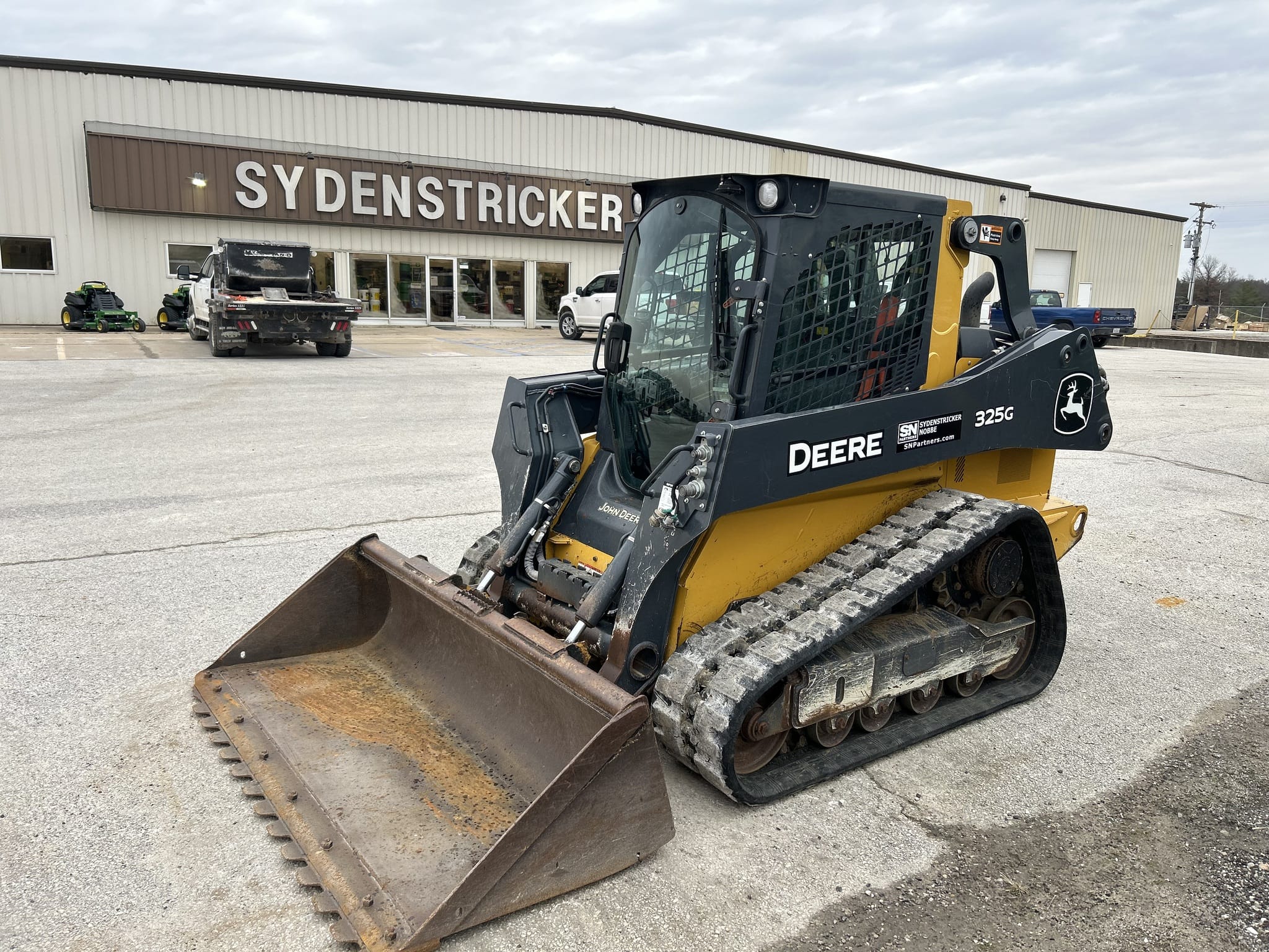 2022 John Deere 325G Image