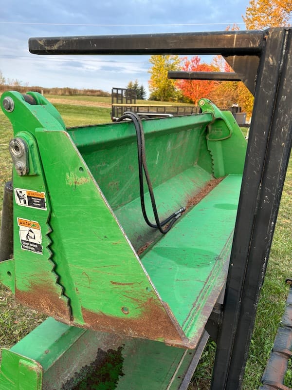 2012 Frontier AY11E Image