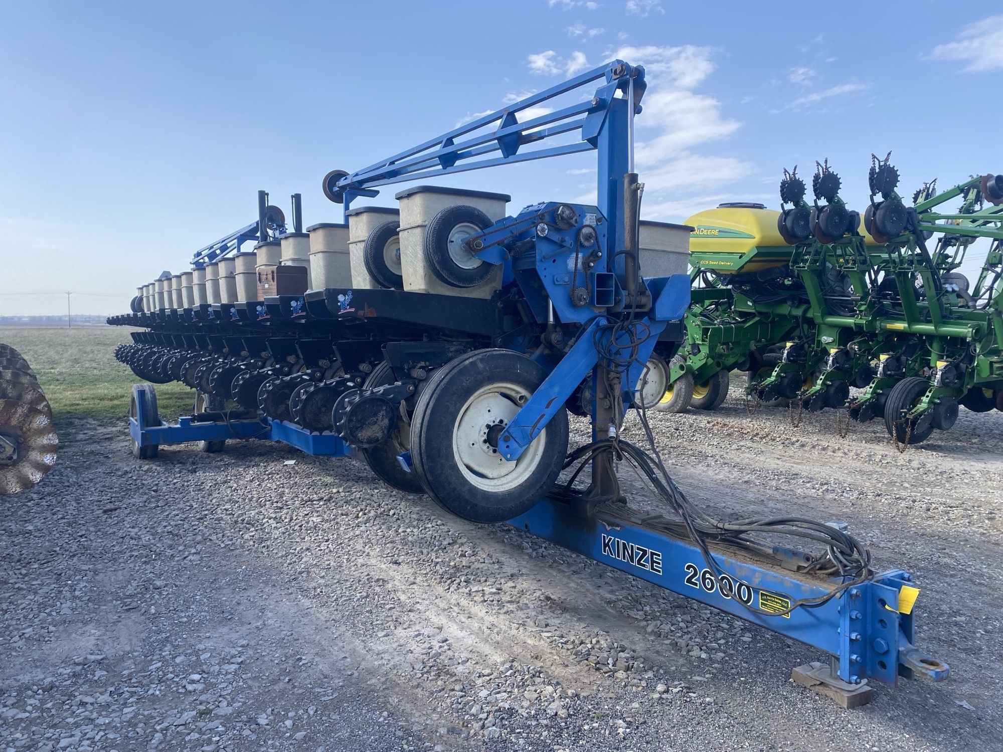 1996 Kinze 2600 Image