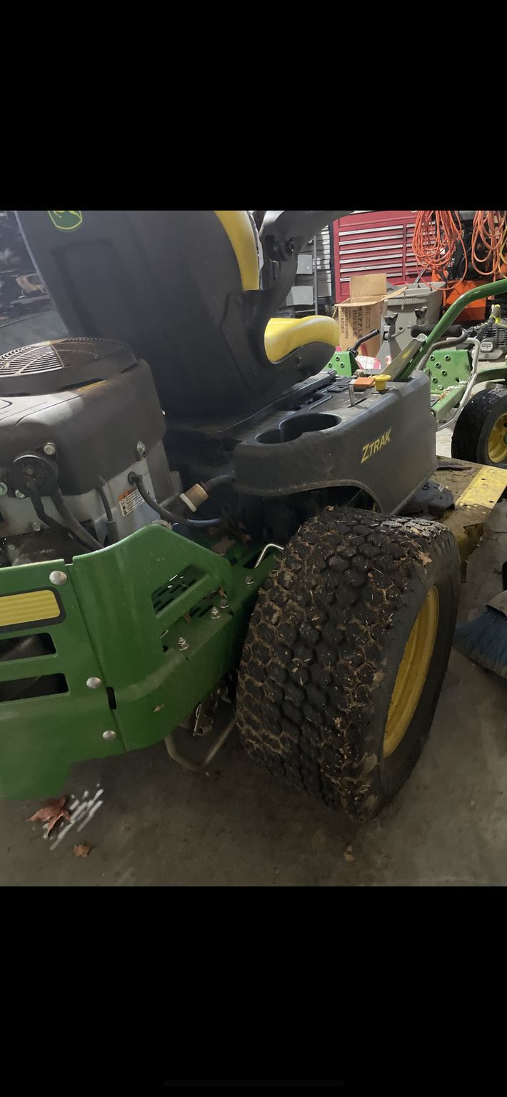 2020 John Deere Z355R Image