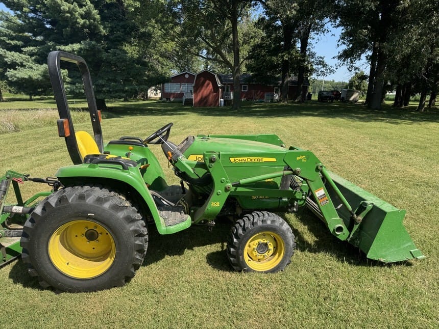 2011 John Deere 3038E Image