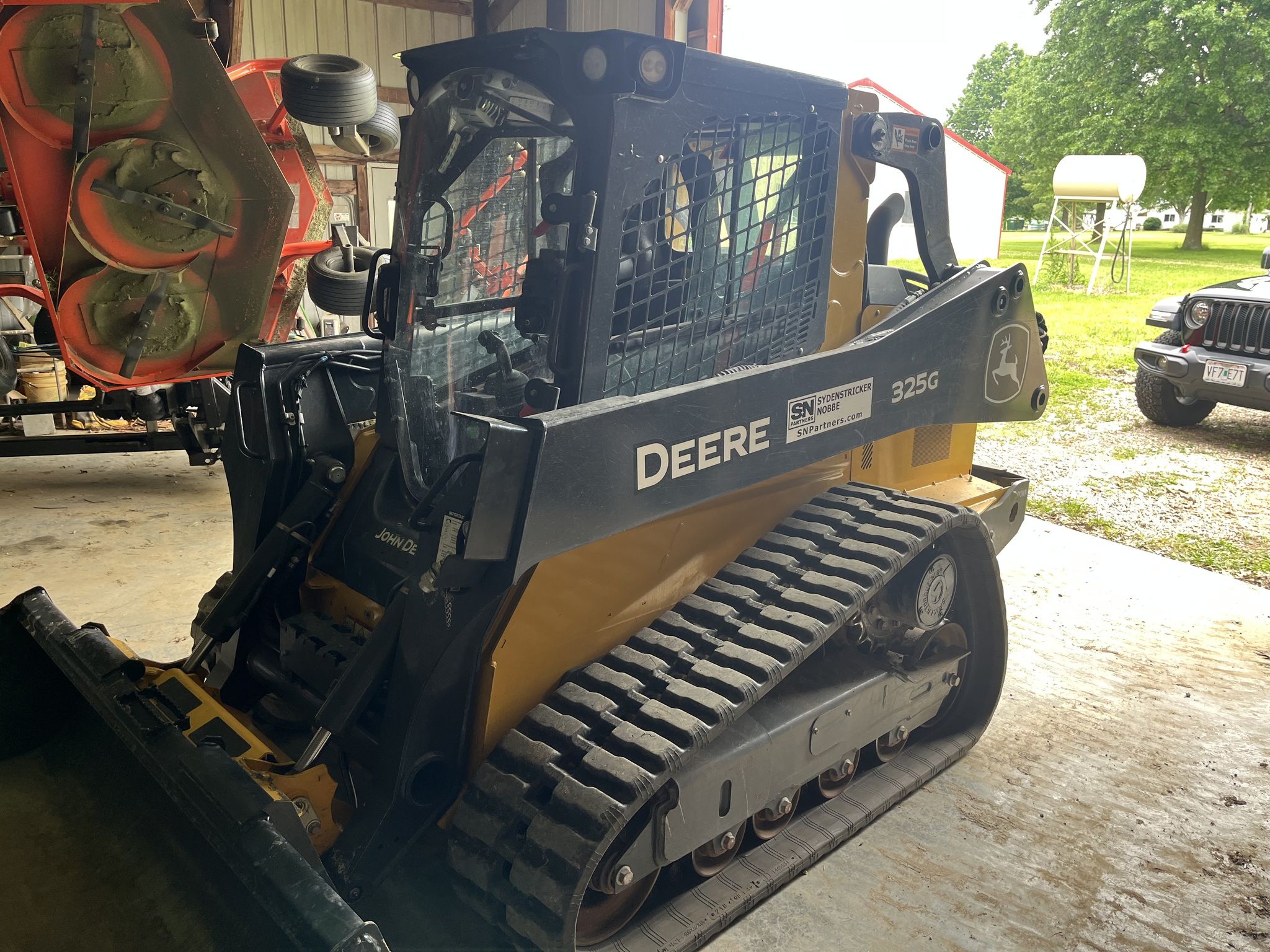 2022 John Deere 325G Image