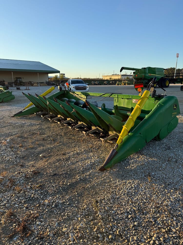 2013 John Deere 608C Image
