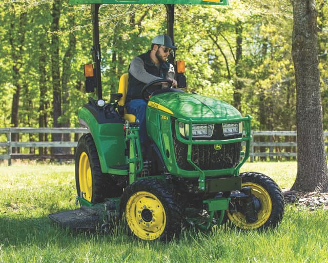 image john deere 2032r